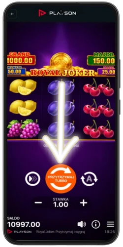 Przycisk HOLD FOR TURBO na głównym ekranie gry Royal Joker